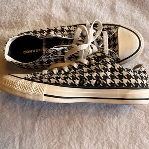 Converse Houndstooth Pattern Women's size 8/Men's Size 5